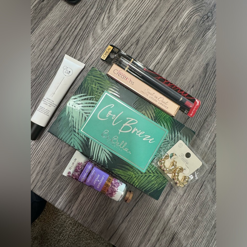 Mystery Beauty Box - Assorted Makeup, skincare & accessories SEE EXAMPLE PHOTOS - Picture 4 of 11